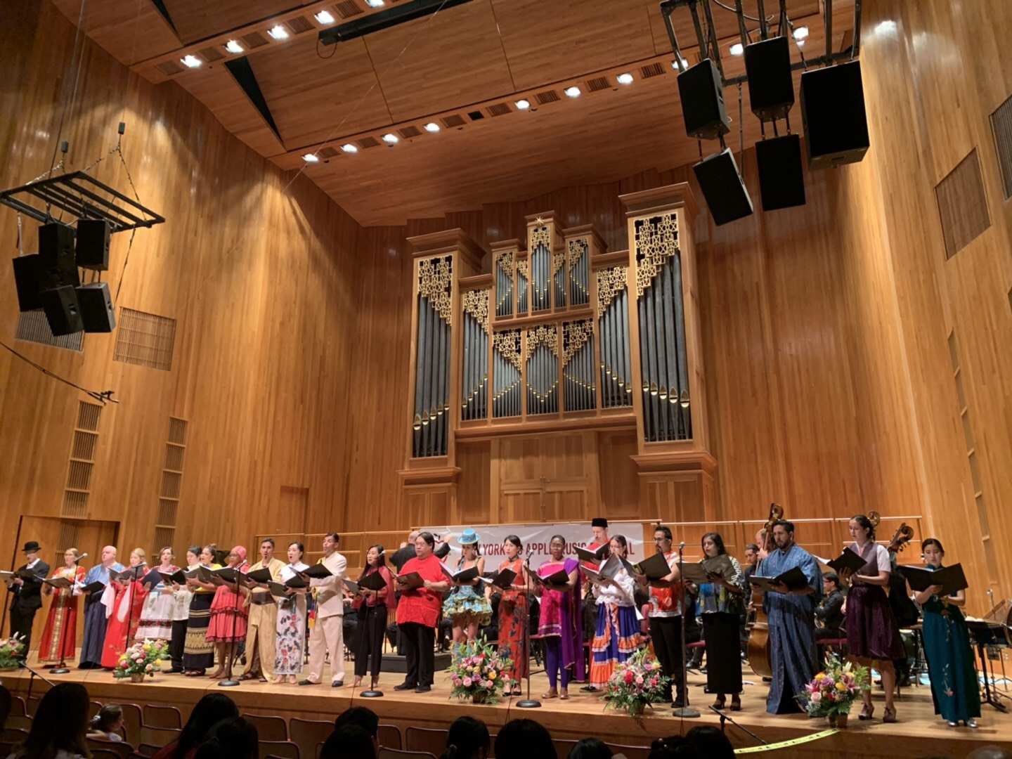 联合国合唱团集体照